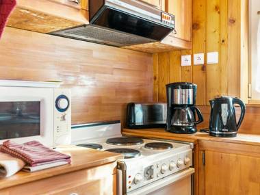 Quaint Chalet in Harreberg with Garden