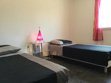 Très jolie villa contemporaine avec piscine chauffée proche du centre village d'Aureille au cœur des Alpilles 4 personnes LS1-300 Oustau Di Auriho