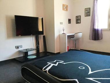 Très jolie villa contemporaine avec piscine chauffée proche du centre village d'Aureille au cœur des Alpilles 4 personnes LS1-300 Oustau Di Auriho