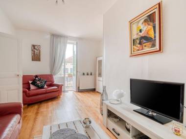 Garden-View Holiday Home in Bligny-Sur-Ouche with Terrace