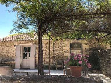 Stylish Holiday Home in Lacoste with Swimming Pool and airco