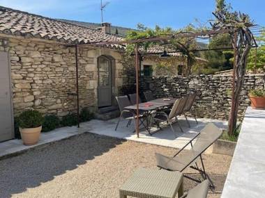 Stylish Holiday Home in Lacoste with Swimming Pool and airco