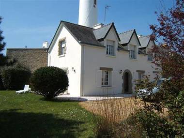 La Maison du Phare maison à Riantec bord de mer jardin