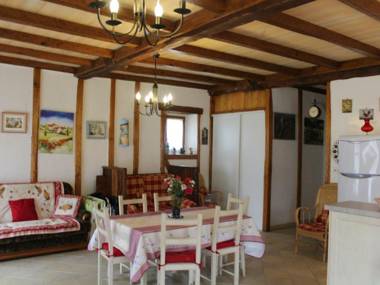 Gîte Mazeyrolles 3 pièces 4 personnes - FR-1-616-106