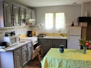 Gîte Mensignac 3 pièces 5 personnes - FR-1-616-40