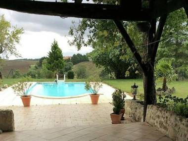 Wonderful cosy holiday home with private swimming pool in a quiet area.