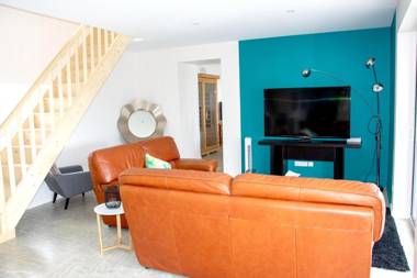 Villa de 5 chambres avec piscine interieure jardin clos et wifi a Panissieres