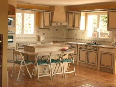 Cozy Villa in Roquebrun with Swimming Pool