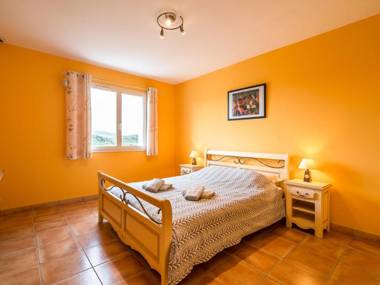 Cozy Villa in Roquebrun with Swimming Pool