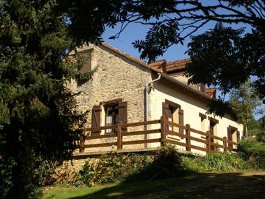 Superb Holiday Home in Prats-du-Périgord with Swimming Pool