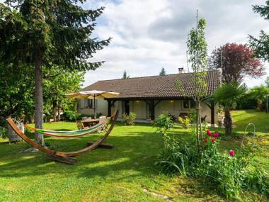 Comfortable holiday home outside Espère with private swimming pool and beautiful garden