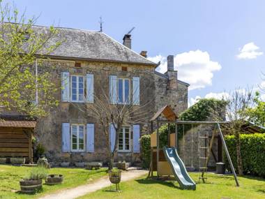 Splendid Holiday Home in Dégagnac with heated Swimming Pool and jacuzzi