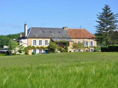 Splendid Holiday Home in Dégagnac with heated Swimming Pool and jacuzzi