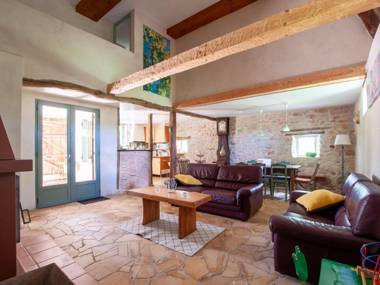 Idyllic Holiday Home in Dégagnac with Jacuzzi near River