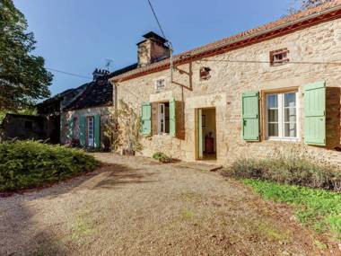 Rustic Holiday Home. In the Forest Saint-Caprais 2 bedrooms 4 person