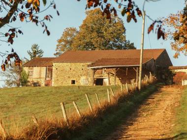 Rustic Holiday Home. In the Forest Saint-Caprais 2 bedrooms 4 person
