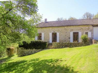 Warm Mansion with Swimming Pool in Sigoulès