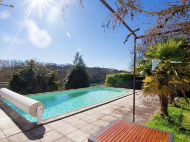 Warm Mansion with Swimming Pool in Sigoulès