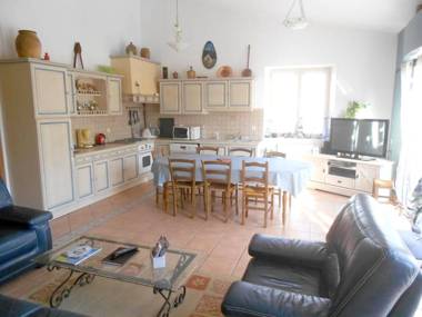 Maison de 4 chambres avec jardin clos et wifi a Taize