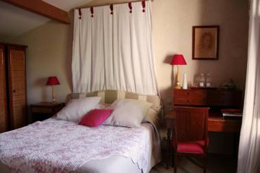 Chateau De Castelneau