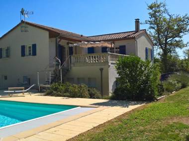 Detached villa with large garden near beautiful golf course