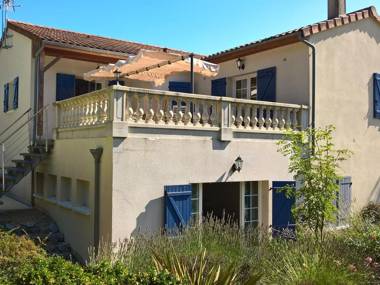 Detached villa with large garden near beautiful golf course