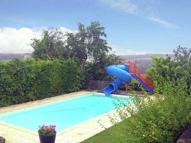 Vintage Holiday Home in Lusignac with Pool