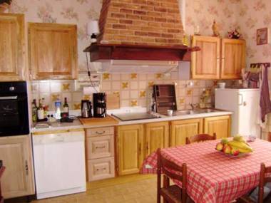 Maison de 3 chambres avec jacuzzi jardin clos et wifi a Gabarret