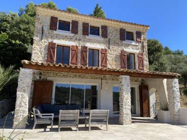 Beautiful Provencal villa with guest house and private pool panoramic view