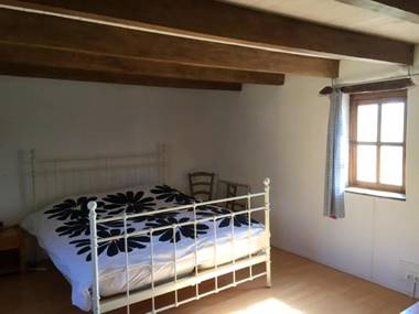 Maison d'une chambre avec piscine partagee sauna et jardin clos a Charron