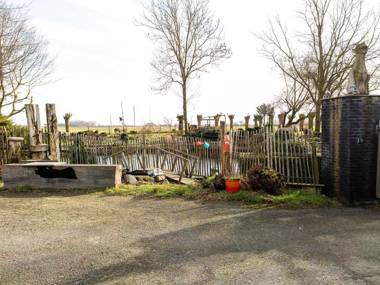 Charming Holiday Home in Hondschoote with Terrace