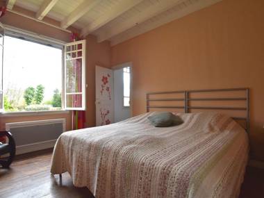 Magnificient Mansion in Burgundy with Pool