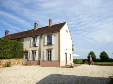 Authentic Burgundy holiday home with plenty of space and privacy near Diges