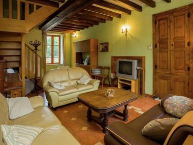 Authentic Burgundy holiday home with plenty of space and privacy near Diges