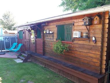 Chalet de 2 chambres avec piscine privee jardin clos et wifi a Santosse
