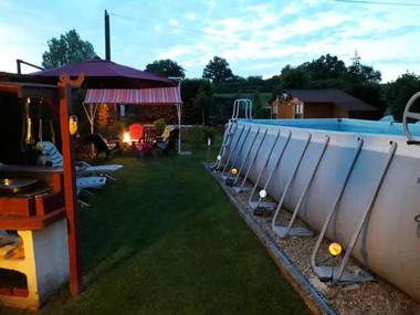 Chalet de 2 chambres avec piscine privee jardin clos et wifi a Santosse