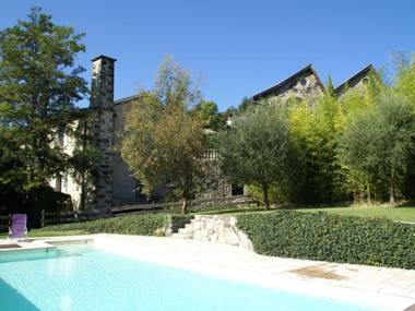Cosy Holiday Home in Ardèche with Swimming Pool