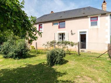 Quaint Holiday home in Morogues with Garden