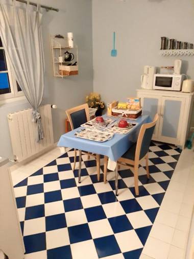 Studio avec jardin clos et wifi a Thilouze