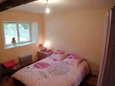 Gîte Sainte-Suzanne-et-Chammes 2 pièces 2 personnes - FR-1-600-158