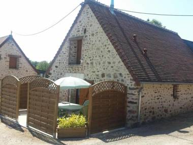 Gîte Sainte-Suzanne-et-Chammes 2 pièces 2 personnes - FR-1-600-158