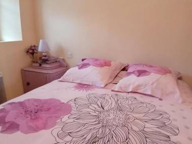 Gîte Sainte-Suzanne-et-Chammes 2 pièces 2 personnes - FR-1-600-158