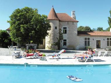 Wonderful atmospheric Manoir at Lencloître with large private swimming pool