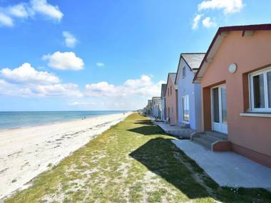 Holiday Home in Ravenoville with Courtyard Terrace BBQ