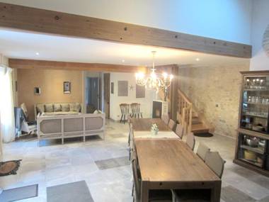 Maison de 4 chambres avec jardin amenage et wifi a Cabariot