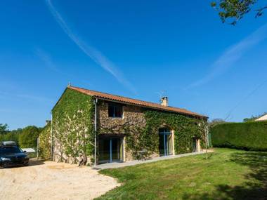 Huge Holiday Home in Aquitaine with Private Swimming Pool