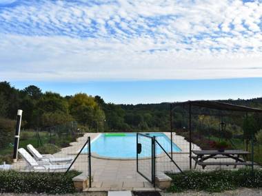 Beautiful holiday home with fine private swimming pool in the cultural surroundings of Cahors