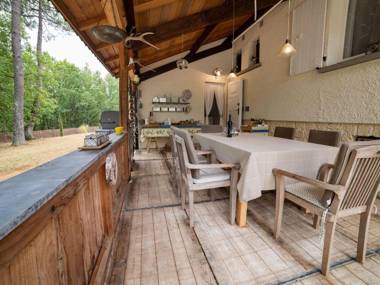 Modern Bungalow in Belaye with Swimming Pool