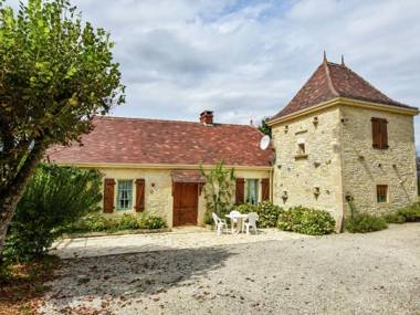 Cosy Holiday Home in Thédirac with Swimming Pool