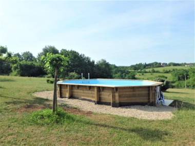 Cosy Holiday Home in Thédirac with Swimming Pool